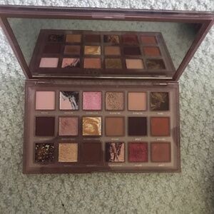 huda beauty naughty eyeshadow palette